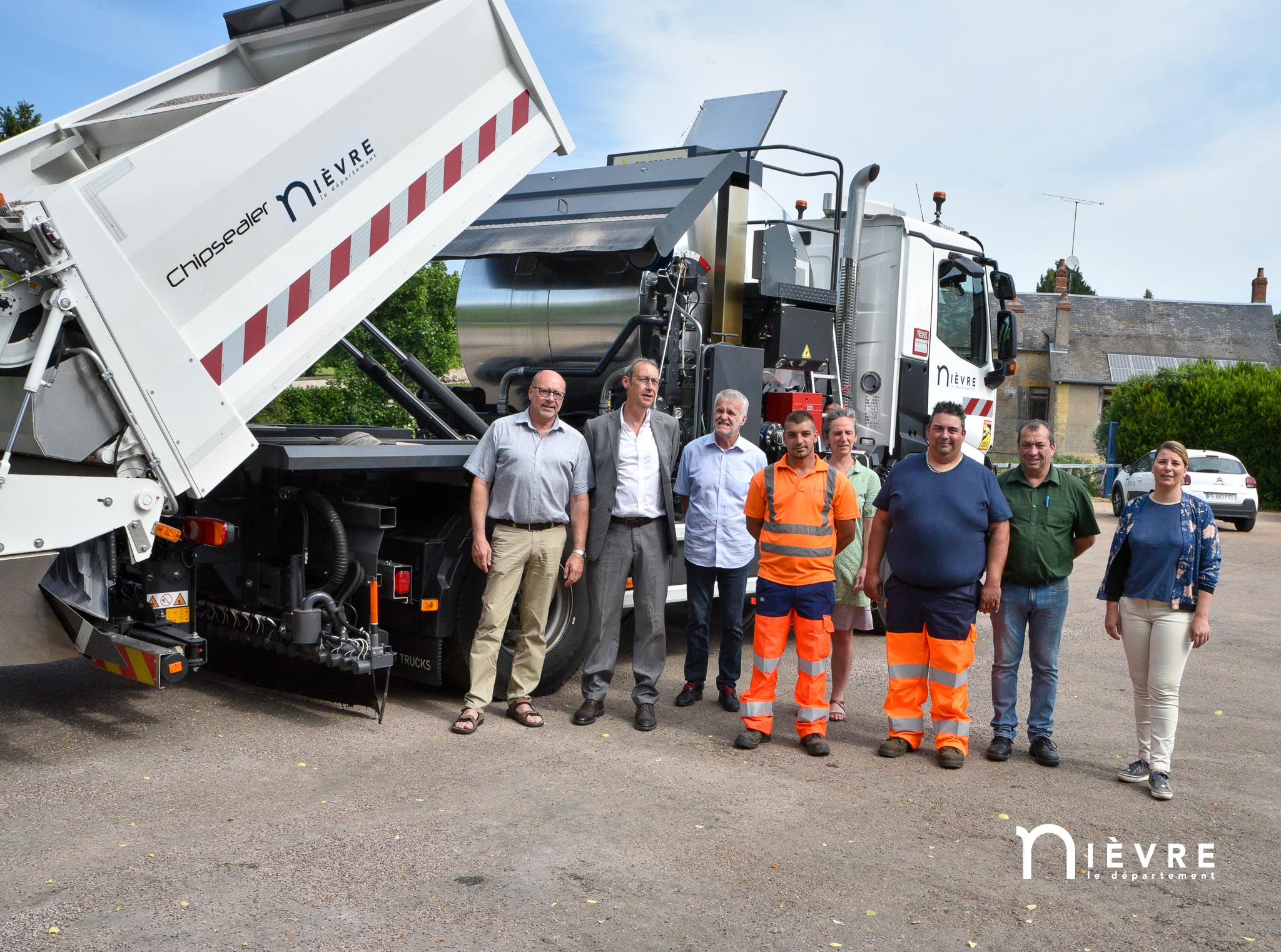 Actu Camion répandeur gravillonneur neuf