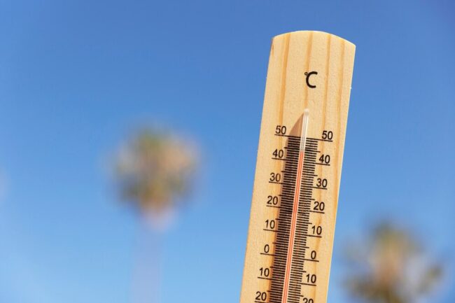 gros-plan-thermometre_freepik