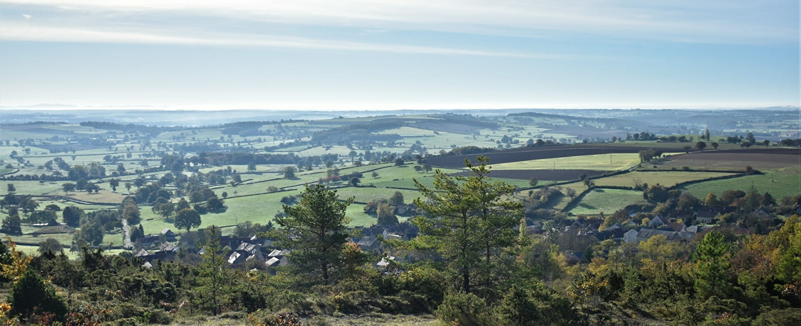 Pelouses et panorama de Montgué à Asnan Pelouses et panorama de Montgué à Asnan