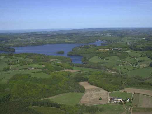Vallée de la Cure entre Grosse et lac des Settons Vallée de la Cure entre Grosse et lac des Settons