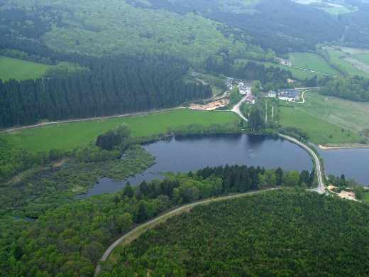 Vallée du Cousin et l’étang de la Chevrée Vallée du Cousin et l’étang de la Chevrée